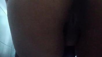 Preview 2 of Sw256 Hd - video casero de mi madrastra meando sin darse cuenta