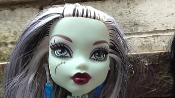 Preview 2 of Ruth Katz - Pissing on my dolls