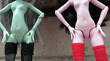 Preview 1 of Ruth Katz - Pissing on my dolls