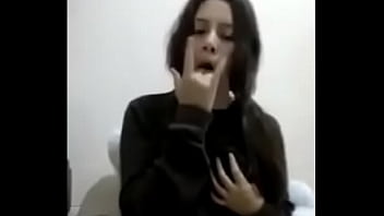 Preview 2 of Hidden Salesman - Soy una chica t&iacute_mida me masturbo estando sola