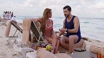 Preview 3 of Family Clasics - Ilythia manzanilla en bikini