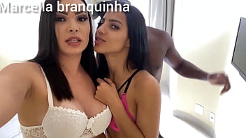 Preview 1 of Xxx Cili - Duas morenas com muito tes&atilde_o fazendo um m&eacute_nage sem camisinha e tomando todo o leitinho do neg&atilde_o