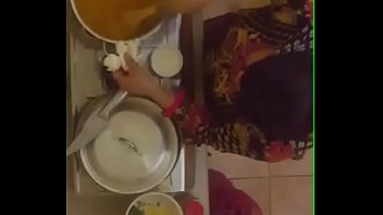 Preview 2 of Anubuny Mobi - Sexy Aunty Desi Cleavages