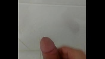 Preview 4 of Saggy Massive Tits - Punhetando at&eacute_ gozar.