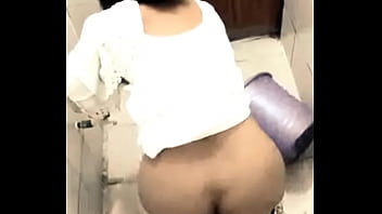 Preview 4 of Czech Europa - Muslim big ass aunty peeing hidden cam