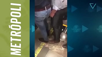 Preview 1 of India Saxy Full Movie Saxy - Acoso sexual en Metro no para_ hombre toca a otro