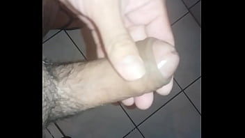 Preview 2 of Hot Sexly Xxx Videos - Beto batendo uma punheta gostosa pensando na cunhada