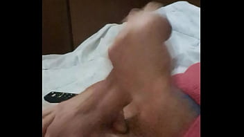 Preview 4 of X Braze Com Hindi - Chico haci&eacute_ndose una buena paja asta correrse