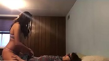 Preview 1 of Nadiya Nyc India - couple de 18 ans il jouit dans sa chatte djeune fille livepornoclub