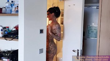 Preview 1 of Tekugusex Videos - Echte Escort milf mit tattoo und dicken titten sucht reale Sextreffen