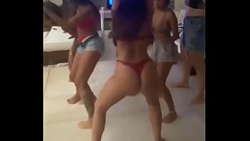 Preview 1 of Tori Pumping Cherry Pimps - Anitta rebolando a raba!!!