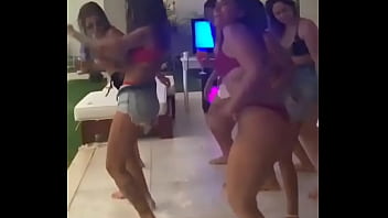 Preview 4 of Tori Pumping Cherry Pimps - Anitta rebolando a raba!!!
