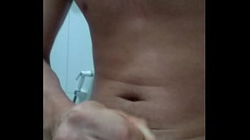 Preview 2 of Mom And Mini Boy - Gozada no banheiro de casa