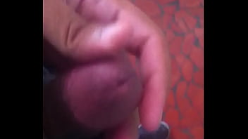 Preview 2 of Downblouse Handjob Stranger - Mostrando meu pauzinho