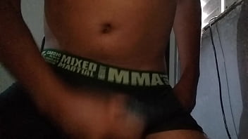 Preview 4 of Big Boll Sexy Video - ESFOLANDO A CABE&Ccedil_A DO PAU NA CUECA - MIJO NA CARA PRODU&Ccedil_&Otilde_ES