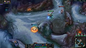 Preview 3 of Wwwxvidoes Net - Cogidon en la l&iacute_nea de bot del pyke se volvi&oacute_ loco