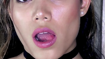 Preview 2 of Mon Kantoi - Petite Keilani Oils Herself Up