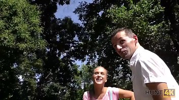Preview 1 of Xxx Bf20 Sd - HUNT4K. Ha quasi perso il portafogli,  ma ha trovato il sesso