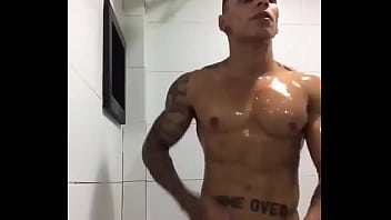 Preview 2 of Xxx Desifilm Bp - Tatuado Gostoso No Banho