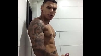Preview 3 of Xxx Desifilm Bp - Tatuado Gostoso No Banho
