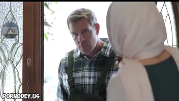 Preview 1 of Atenio Sex Candal - Handyman helps Hijab Girl Naudi Nala in Her First Doggystyle Sex