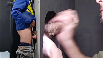 Preview 4 of Xxx Full Hd Hero Heroinsex Video - Motoboy hetero do pau uncut grande e grosso veio se aliviar no GH durante o trabalho!!! (COMPLETO NO RED)