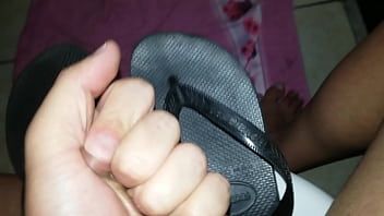 Preview 3 of Mom Son Incest Full Film - Segunda gozada nas havaianas deliciosas de um amigo