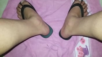Preview 1 of Mom Son Incest Full Film - Segunda gozada nas havaianas deliciosas de um amigo