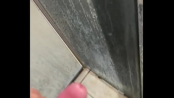 Preview 4 of Daddy Destroys Ass - Gozando  no banho