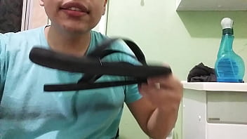 Preview 2 of Anal Amazeing Wife - Gozei nas Havaianas do meu amigo e lambi e espalhei a porra por todo o chinelo! Uma delicia
