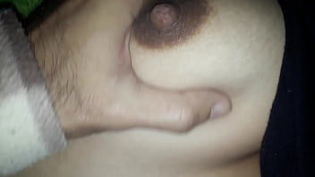 Preview 1 of Big Bustt Mom - Ma&ntilde_anero mientras ella aun d.