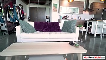 Preview 1 of Body Bohai - Classy MILF stepmom shows me her perfect oral technique