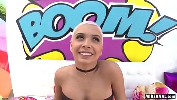 Preview 1 of Sophie Dee Glory Hole - gostosa porno amador transando