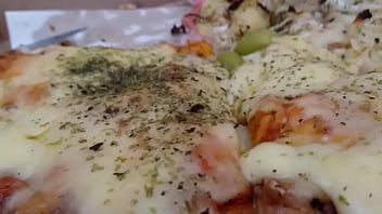 Preview 1 of Handi Sexyi - Food Porn - fingering Kentuky pizza