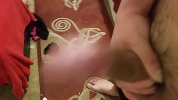 Preview 2 of Testicles Knife - Me playing for a milf,  Yo jalandomela para una madurita