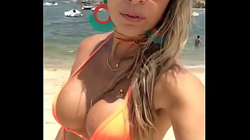 Preview 3 of Seplit Tante - Loira super gostosa na praia