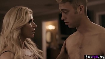 Preview 3 of Beem Tue - Horny stepson Dustin Daring caught her cheater stepmom so he wants to fucks her mature pussy.