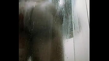 Preview 4 of Desi Bf Pela Peli - Tocando uma na ducha