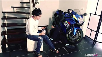 Preview 1 of Hindi Xxxxxii Vedeo - German Teen - STIEFTOCHTER FICKT DEN NACHBARSJUNGEN IM HAUSFLUR als Eltern weg