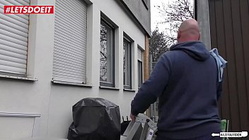 Preview 1 of Glee Star - German Housewife Fucks the Window Cleaner