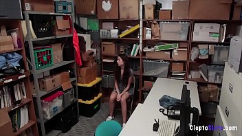 Preview 1 of Supurise Creampie - Retarded chick good at stealing- CAUGHT