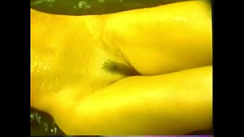 Preview 2 of Mandingo Vs Pale Girl - Adriana Ferrari tomando banho no rio