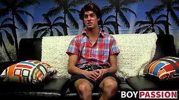 Preview 1 of Beeg Esxx Videos - Skinny dude takes his undies off and wanks after interview