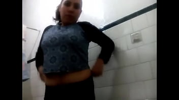 Preview 1 of Horny Maki - Lo que me encontr&eacute_ en un celular