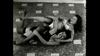 Preview 4 of Sex Video Low Quality Dow - Betty Page Wrestles