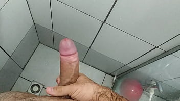 Preview 2 of Momy Indon - Algu&eacute_m pra chupar e Bater pra mim ?