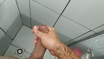 Preview 1 of Momy Indon - Algu&eacute_m pra chupar e Bater pra mim ?