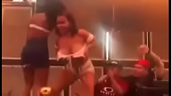Preview 3 of Pool Sexhd - Novinhas mostrando os peitos no Baile da Nova Holanda