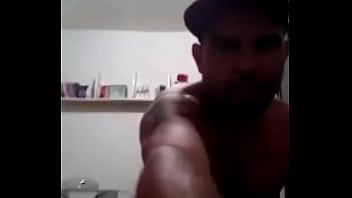 Preview 1 of Full Moody Mom - Hetero de bh batendo punheta para o amigo gay