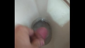 Preview 2 of Get Coutgh - Novinho gozando na privada